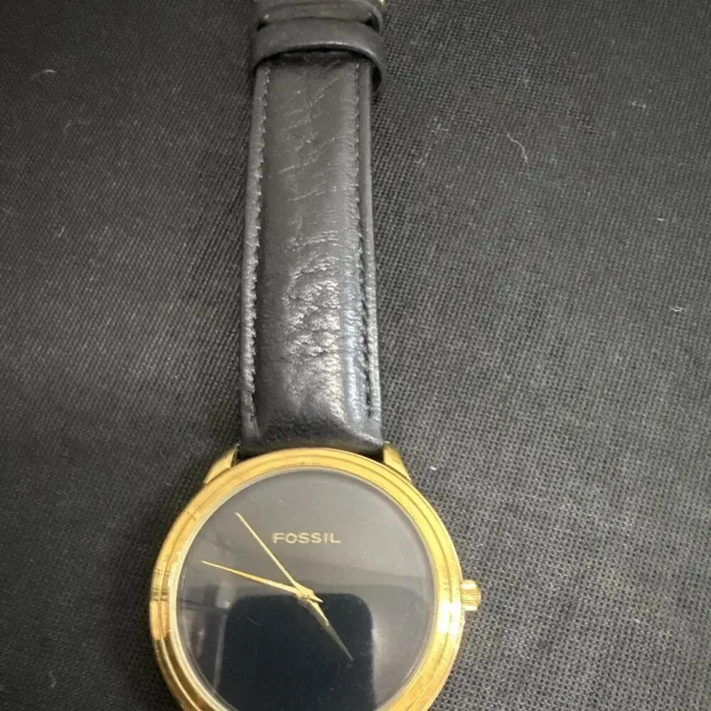 VINTAGE 90s FOSSIL ES-8627 WRISTWATCH NEW BATTERY & NEW BAND! 35mm Dial (B25)